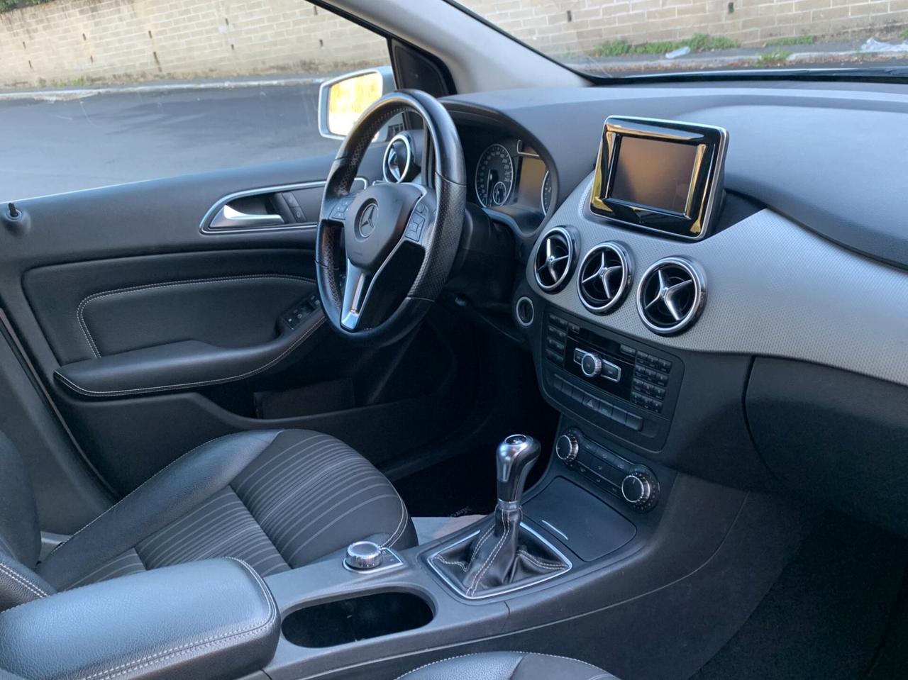 Mercedes-benz B 200 CDI Premium 2014 KM121000