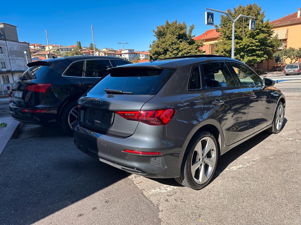 Audi A3 SPORTBACK 35 TDI S tronic / Black line edition / PANORAMA / LED LUCI AMBIENT / R18