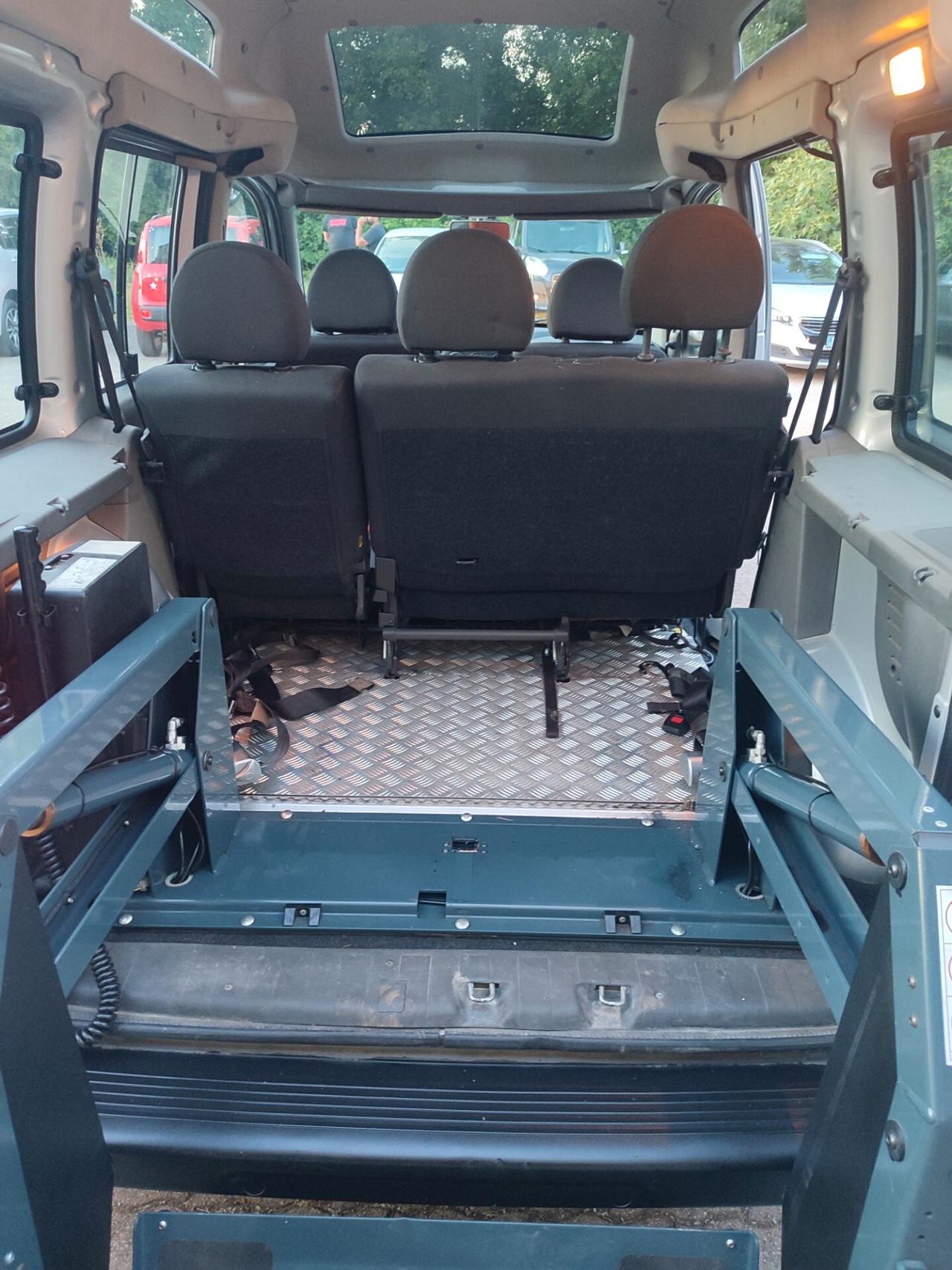 FIAT DOBLO 1.4BENZINA CON PEDANA DISABILI ELETTRICA NUOVO