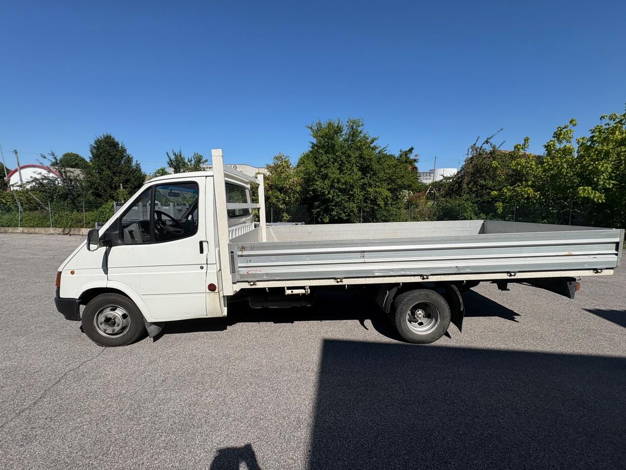 Ford Transit 2.5 Diesel con cassone