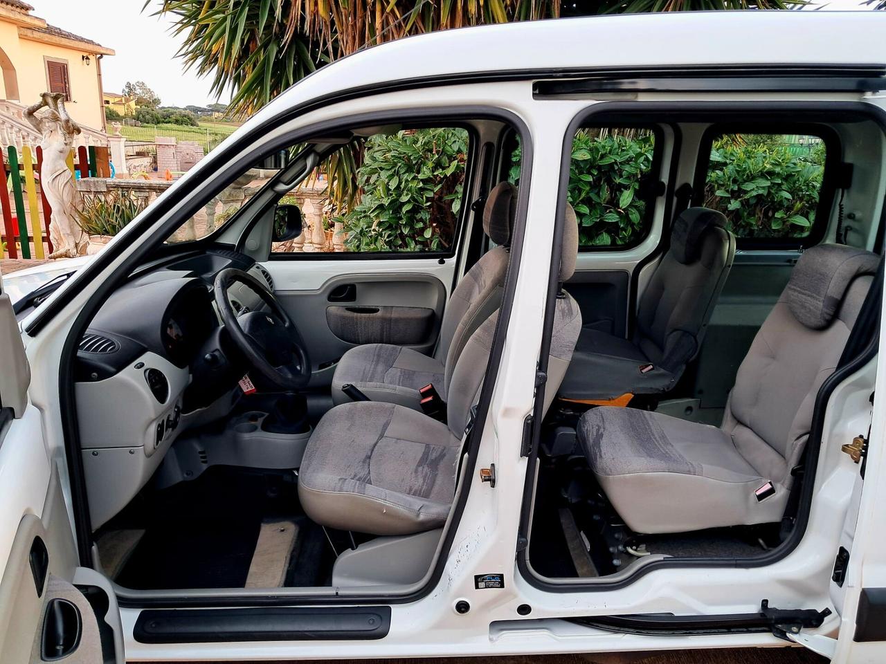 Renault Kangoo TRASPORTO DISABILI PIANALE RIBASSATO UNIPRO