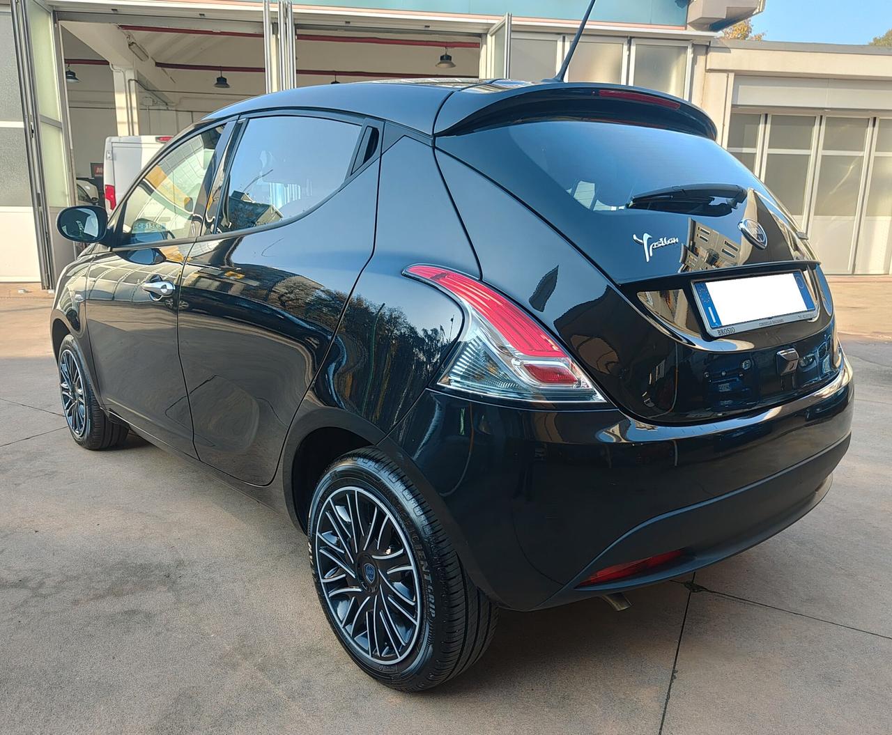 Lancia Ypsilon 1.0 Hybryd MY23 Gold *PREZZO PROMO*