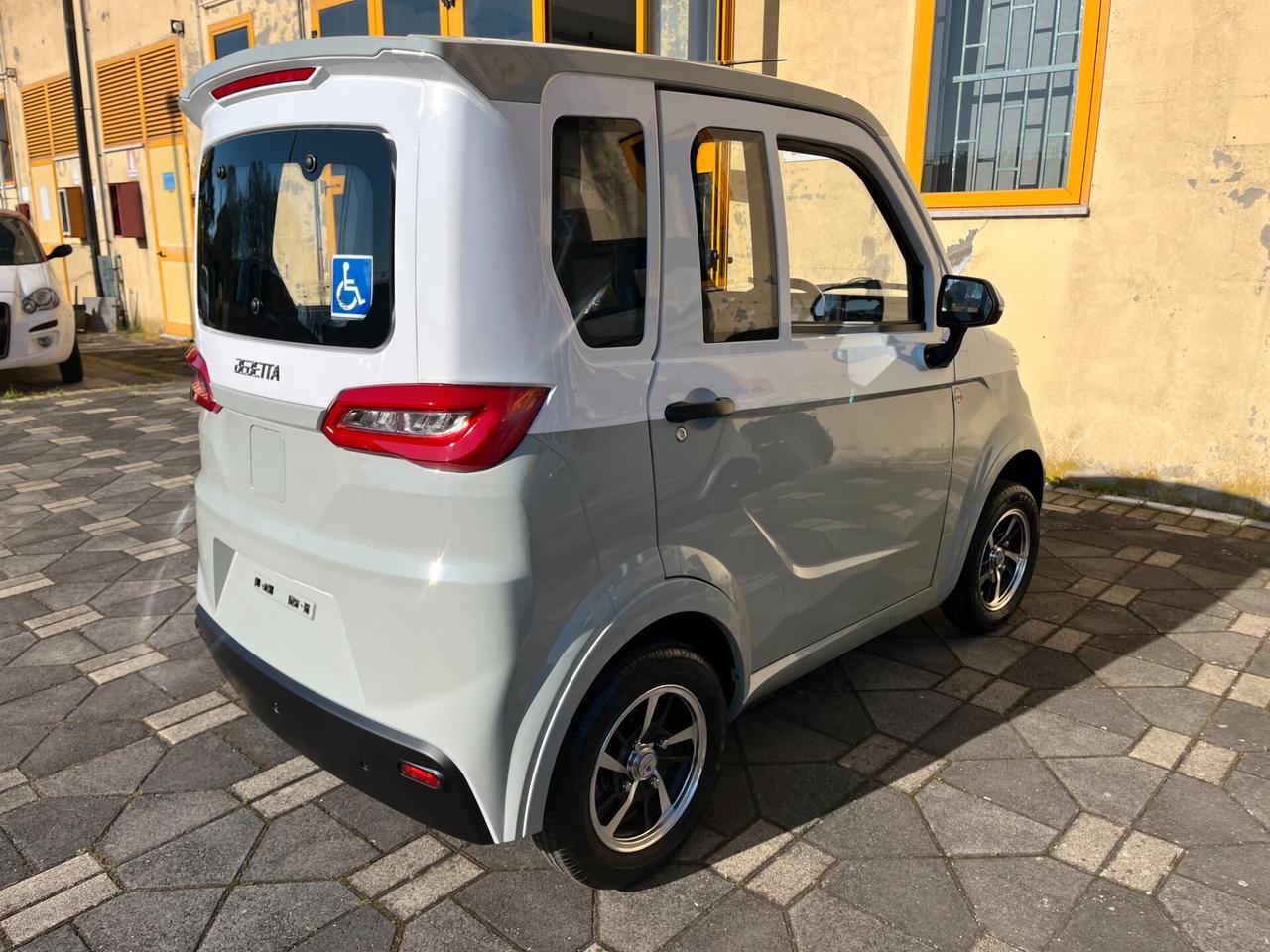 BEBETTA scooter cabinato disabili/anziani minicar