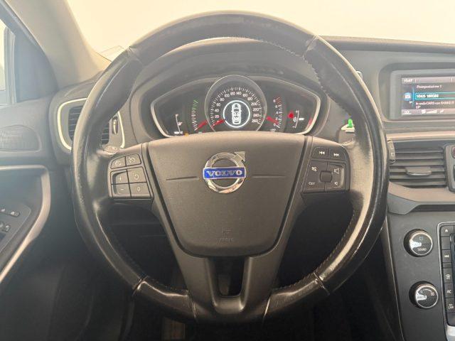 VOLVO V40 T2 Summum