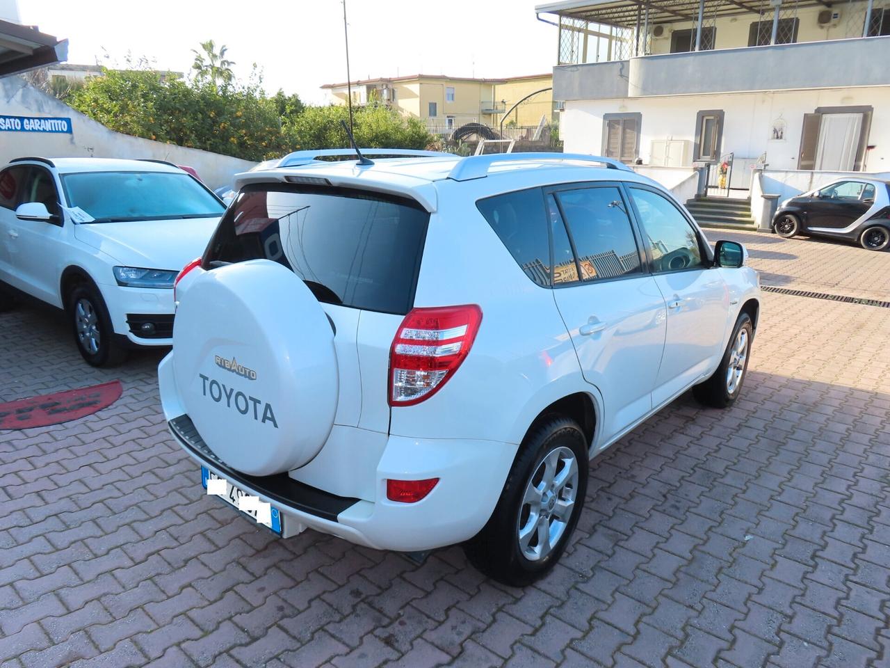 Toyota RAV 4 2.2 D-4D 4x4 DA VETRINA LUXURY