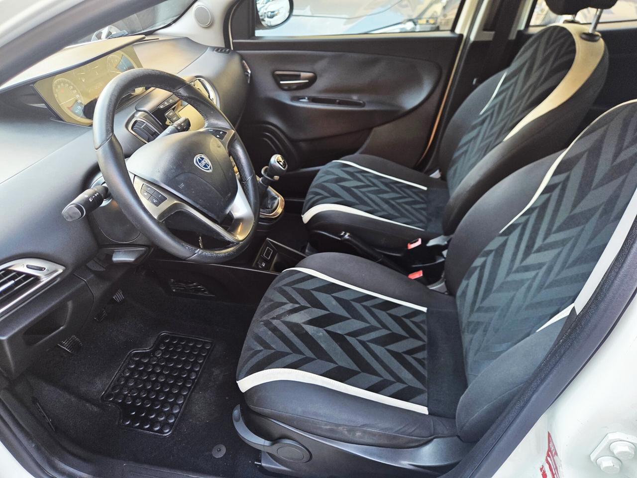 Lancia Ypsilon 1.2 KM 63000 CLIMA AUT. SENSORI CERCHI IN LEGA