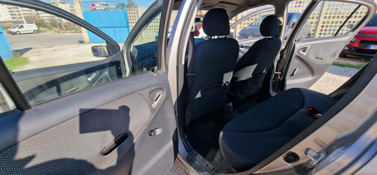 Toyota Yaris 1.0 5porte Sol 100.000km