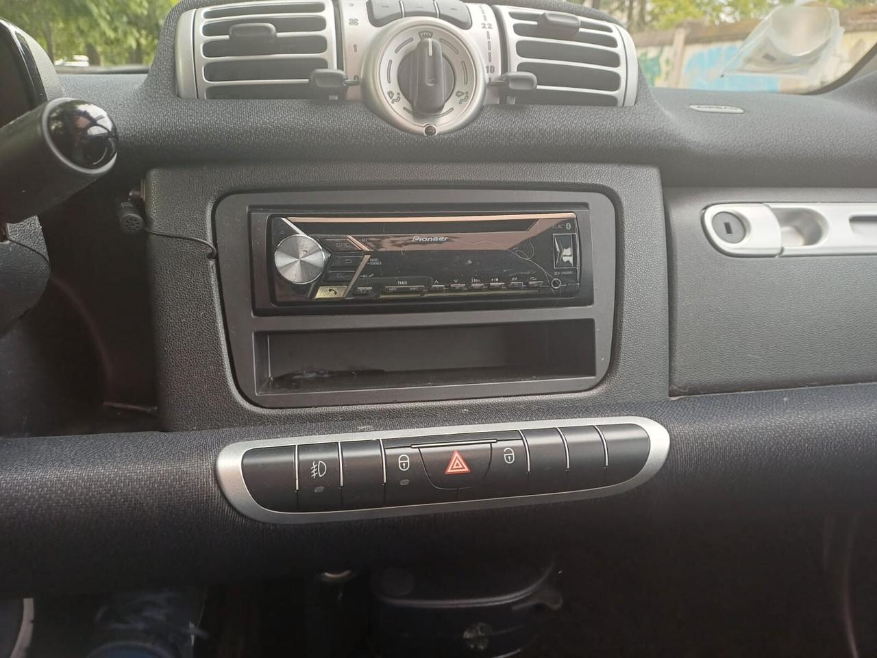 Smart ForTwo 1000 52 kW MHD SERVOSTERZO