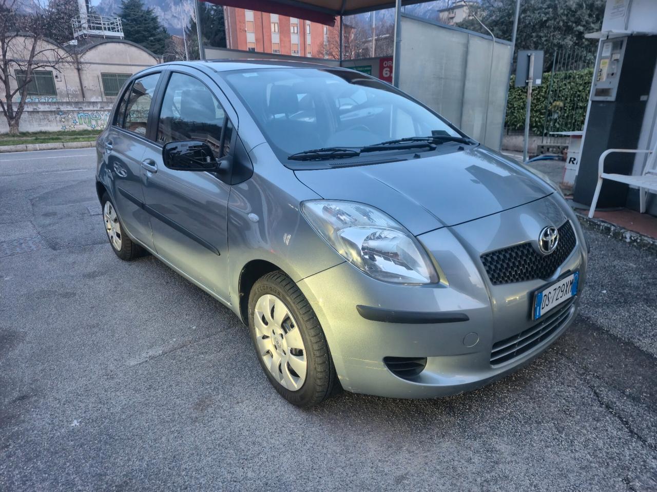 Toyota Yaris 1.0 5 porte