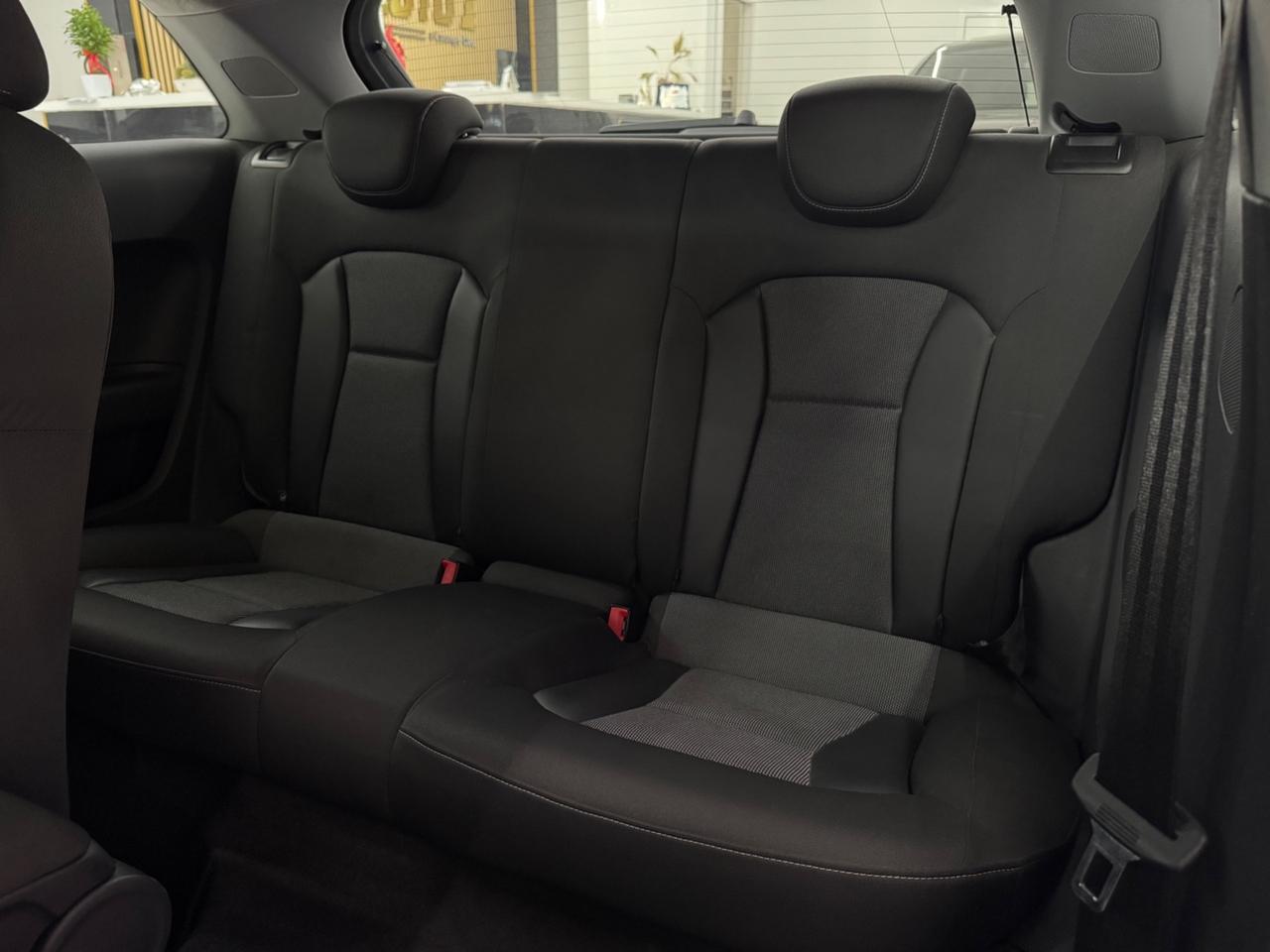 Audi A1 1.6 TDI 105 CV S-line Full Optional