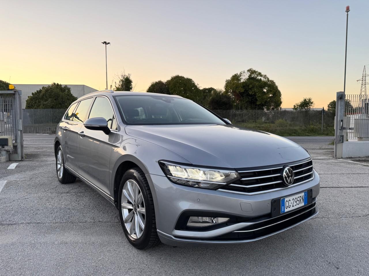 VOLKSWAGEN PASSAT Variant 2.0 Tdi Evo-Led Carplay 17