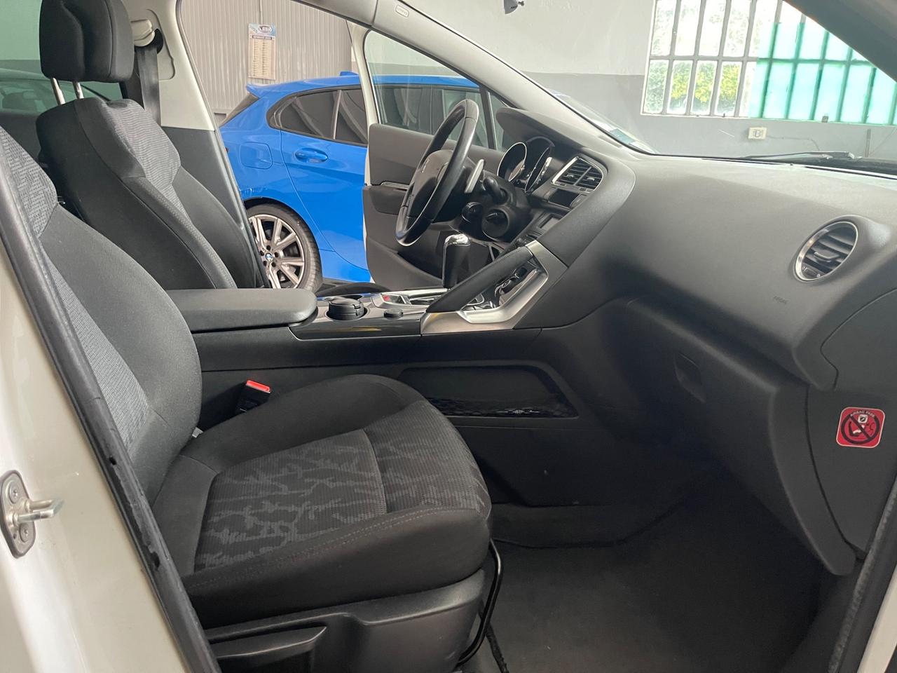 Peugeot 3008 1.6 HDi 110CV cambio robotizzato Premium
