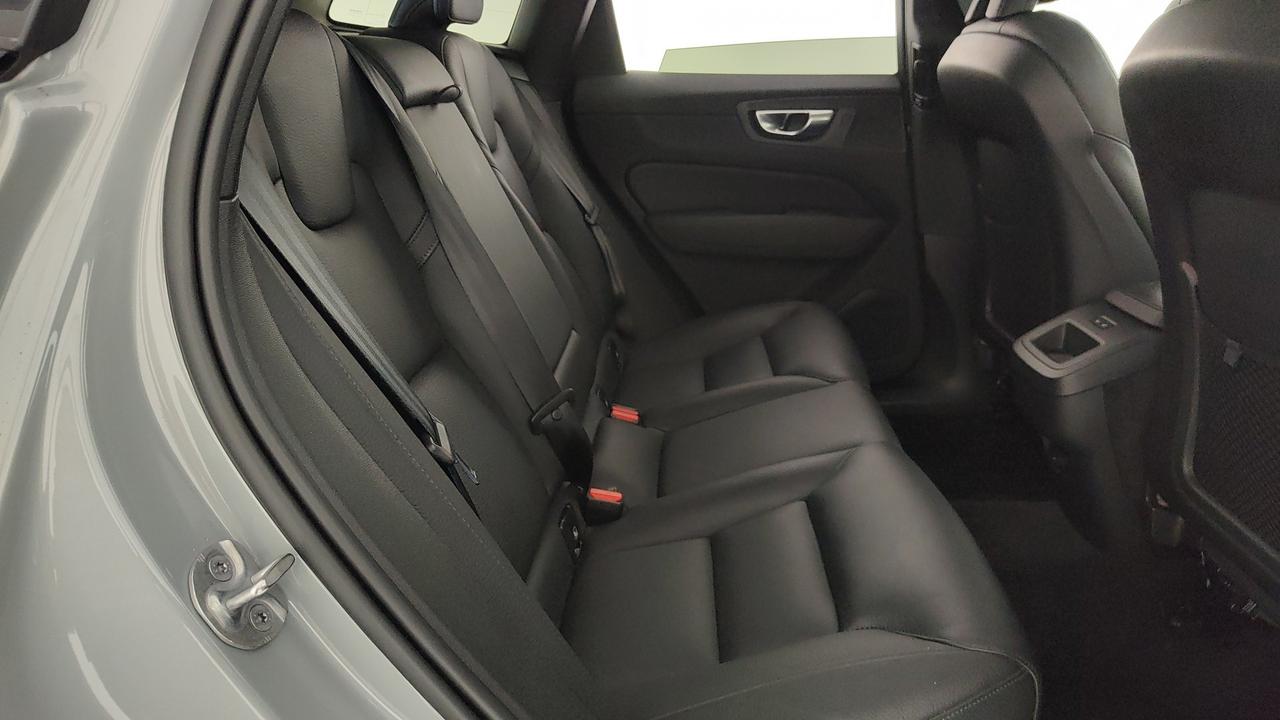 VOLVO XC60 2.0 b4 Plus Dark auto