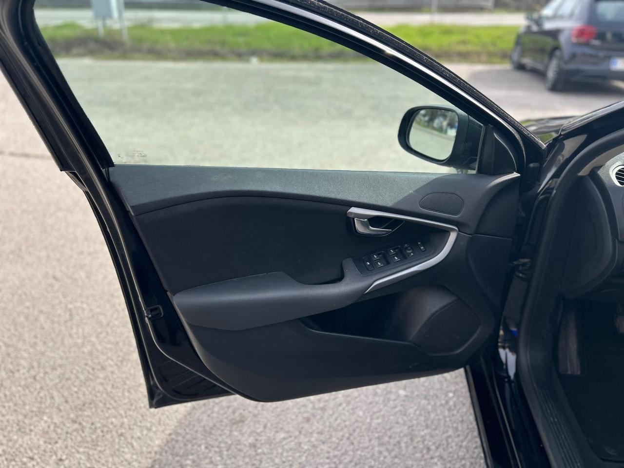 Volvo V40 kinetic 2.0 d2 #9224