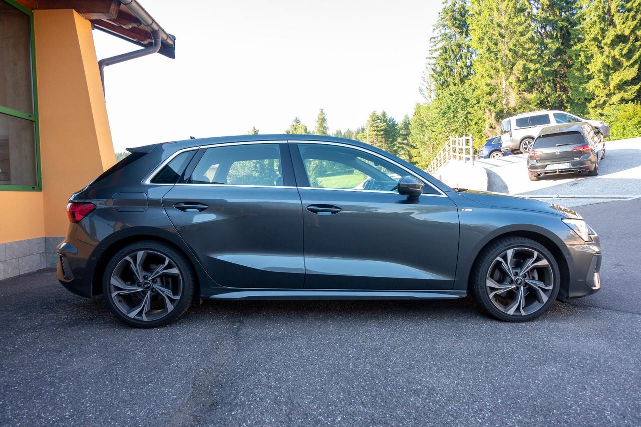 Audi A3 2.0 TDI quattro S line 200CV - UNIPROPRIETARIO