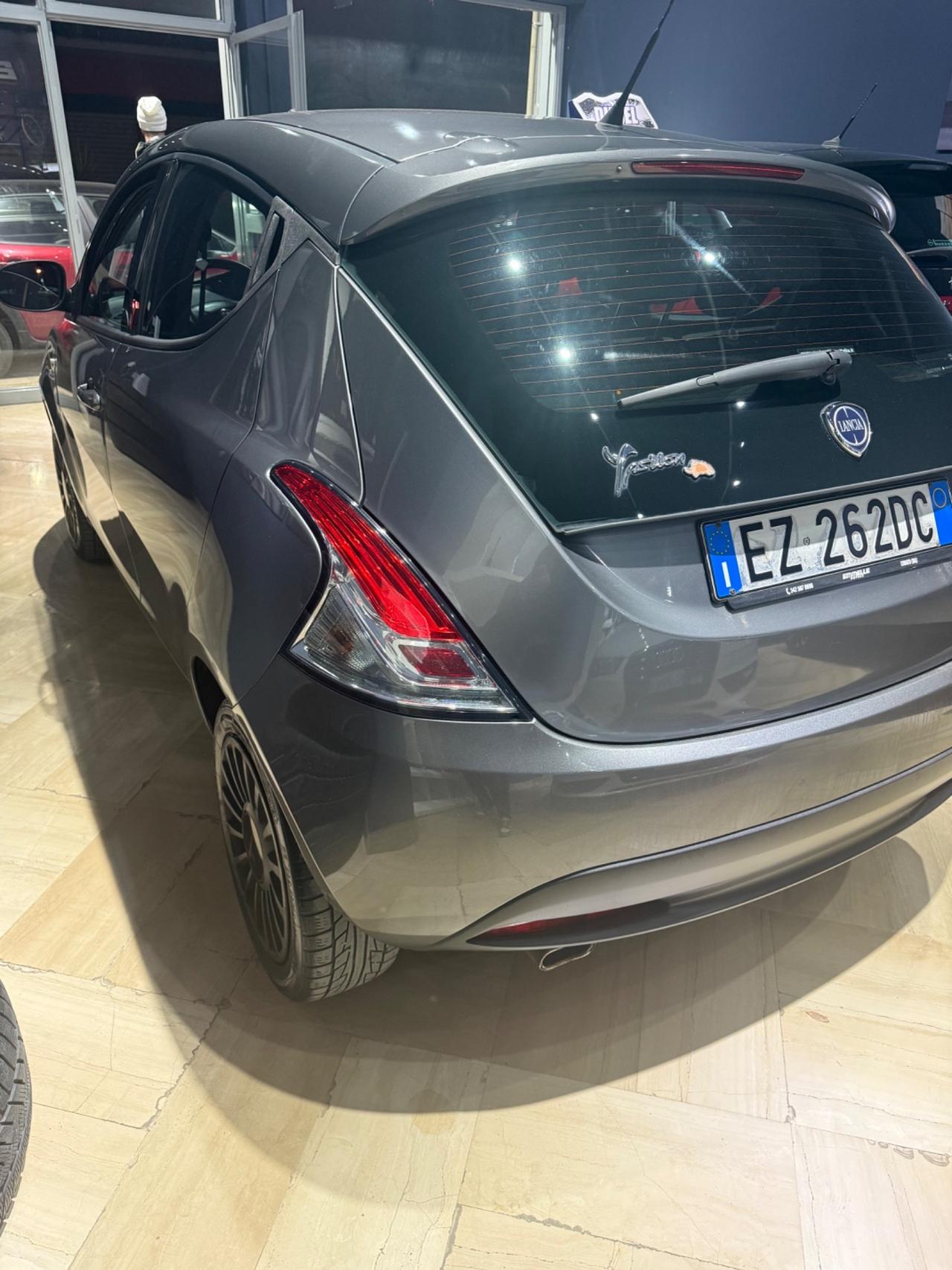 Lancia Ypsilon 1.2 69 CV 5 porte GPL Ecochic Platinum