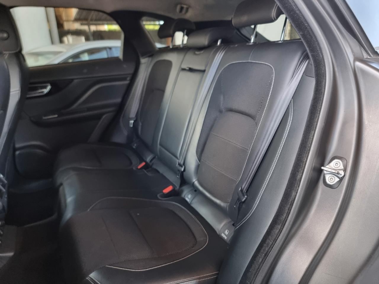 Jaguar F-Pace 2.0 D 180 CV AWD aut. R-Sport