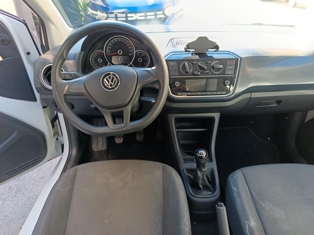 Volkswagen UP! 1.0 5p. move km 42000- ok neopatentati