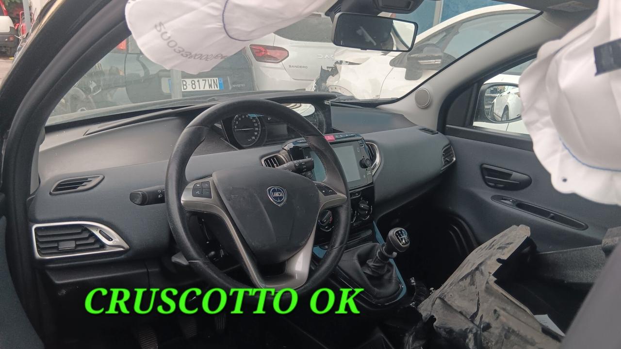 LANCIA YPSILON INCIDENTATA SINISTRATA MONDIALCARS 023