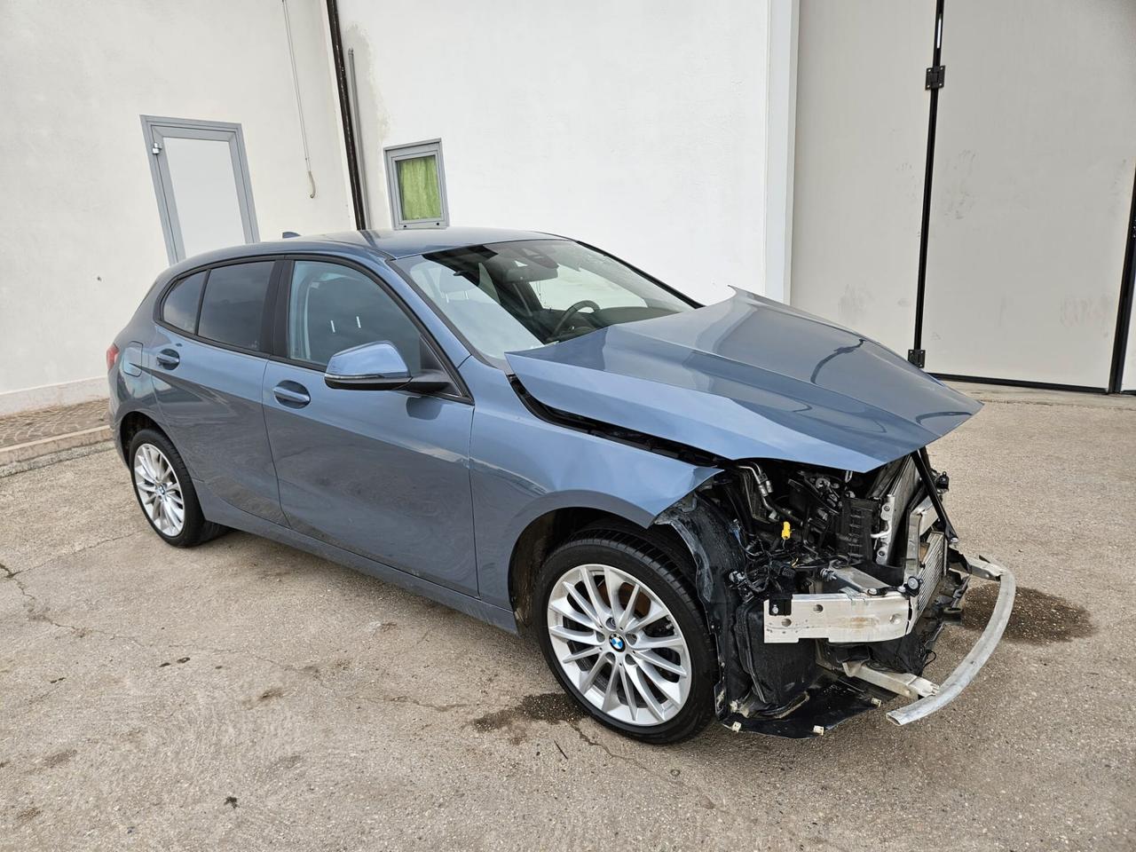 BMW 116d F40 auto START INCIDENTATA