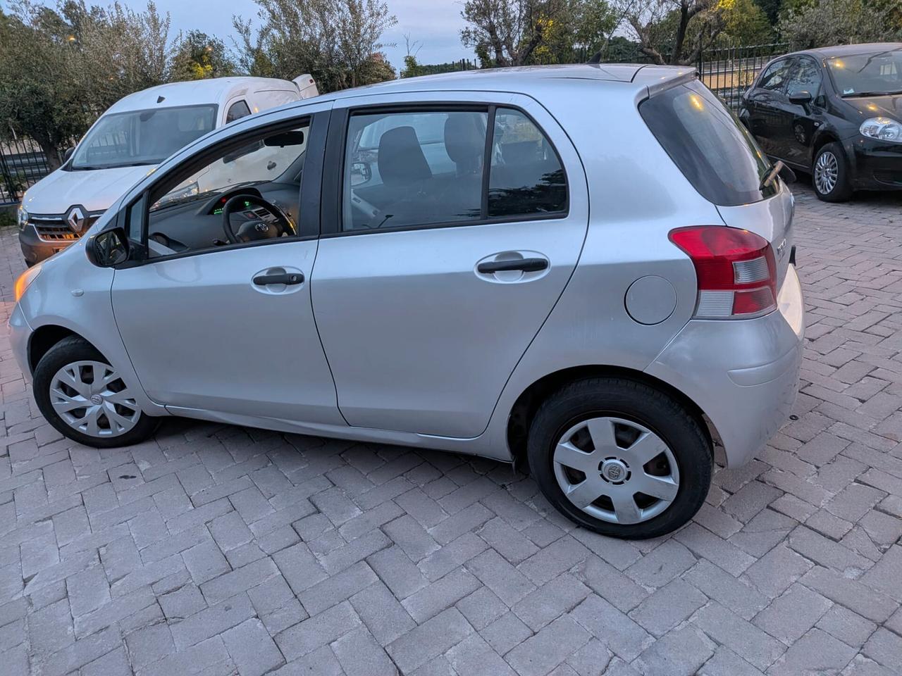 Toyota Yaris 1.0 3 porte Now