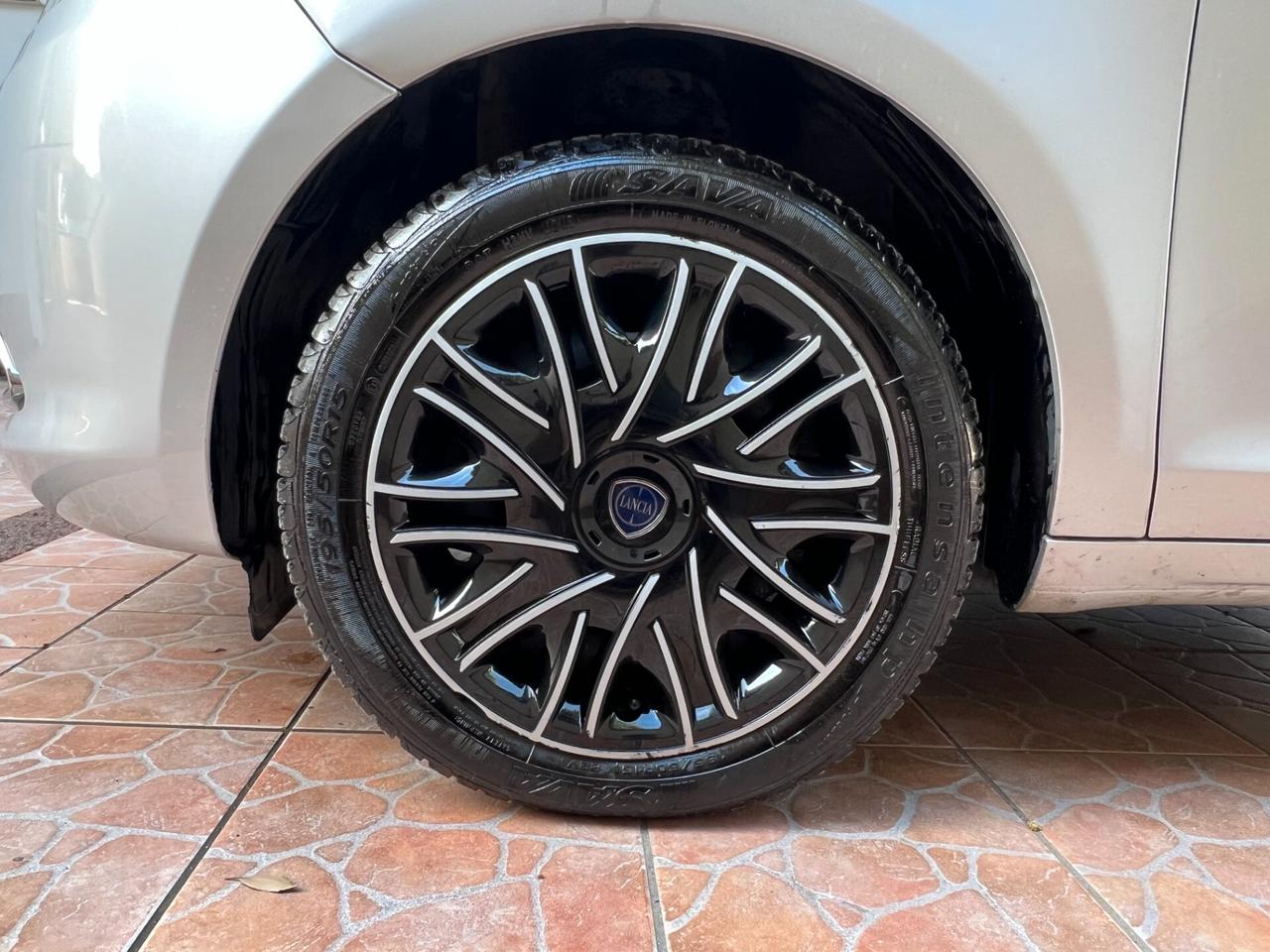 Lancia Ypsilon 1.3 MJT 95 CV 5 porte S&S Gold