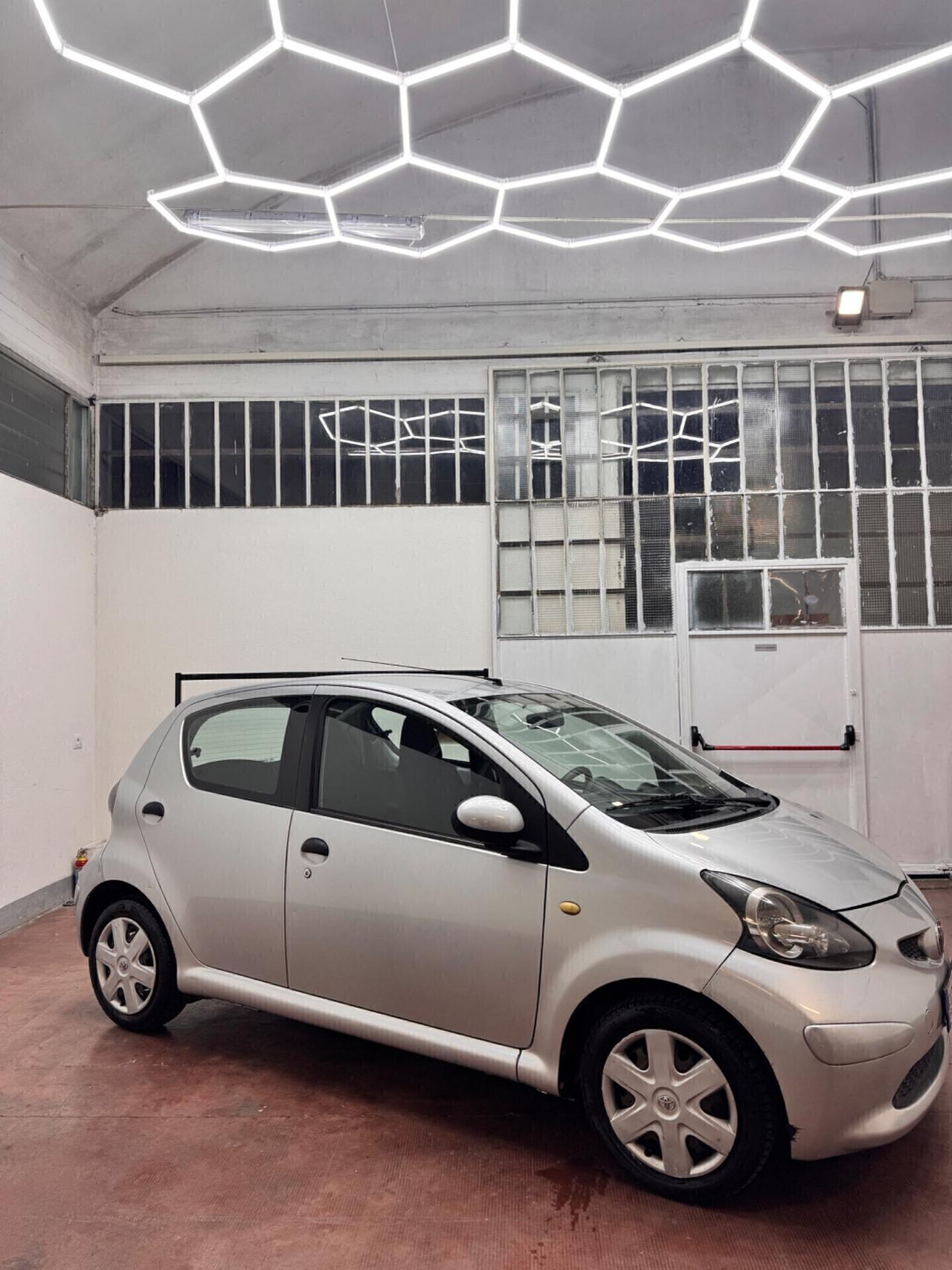 Toyota Aygo 1.0 12V VVT-i 5 porte Deep Ocean Connect