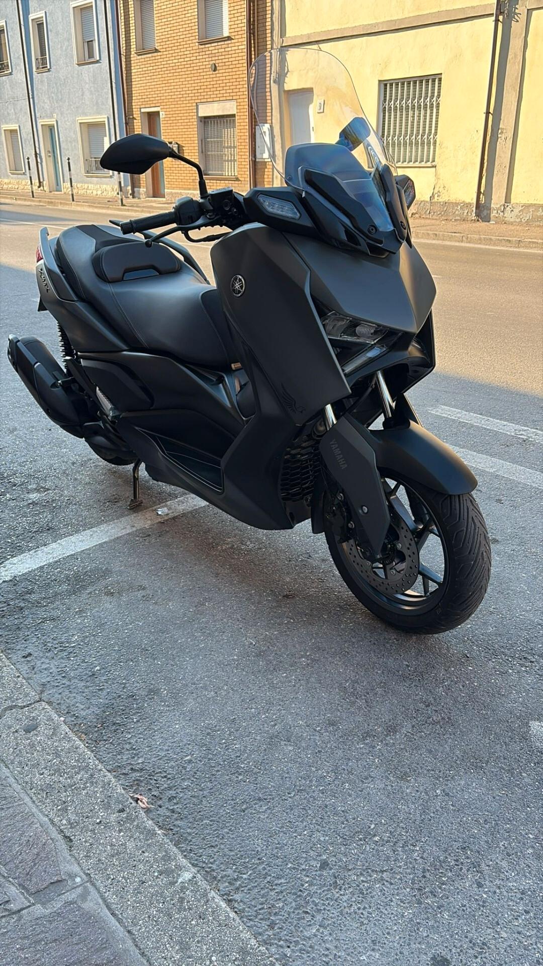 Yamaha X-Max 125 colorazione Tech Kamo