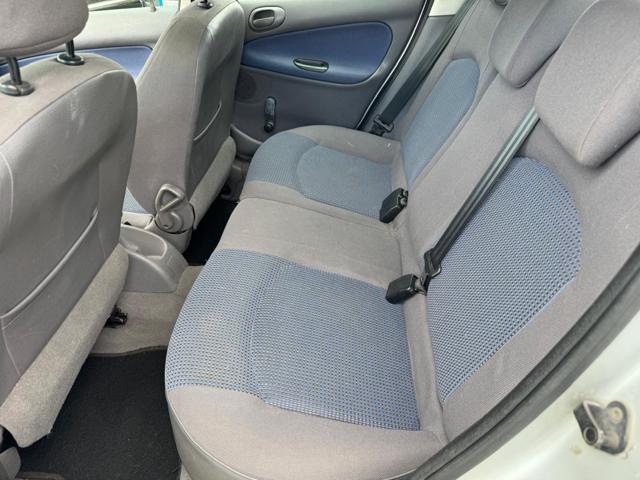PEUGEOT 206 1.1 5p. Lee