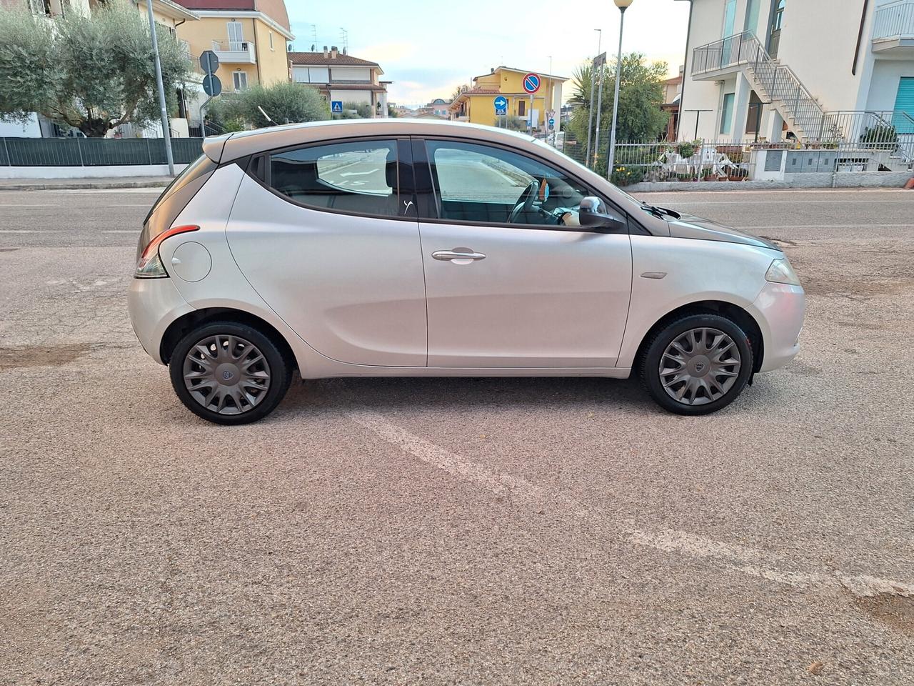 Lancia Ypsilon 1.3 MJT 16V 95 CV 5 porte S&S Platinum NEOPATENTATI CATTENA NUOVA E5B