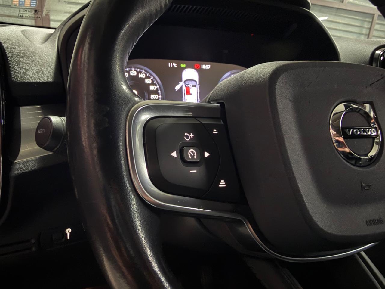 VOLVO XC40 2.0 D3 (150) Momentum 2019