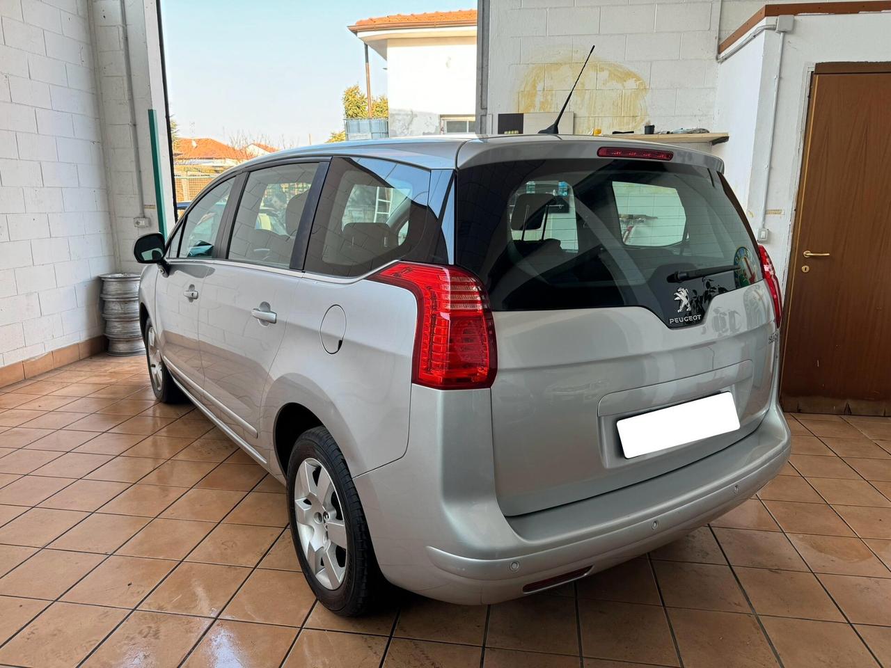 Peugeot 5008 1.6 hdi 8v Business 115cv, 7 posti.