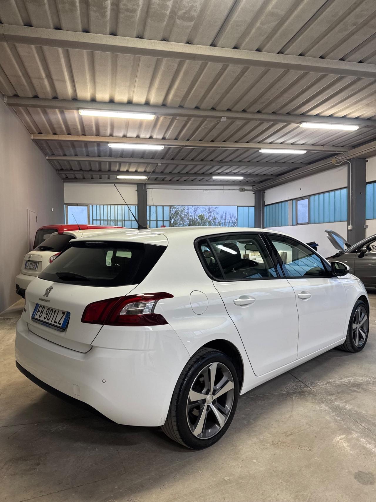 Peugeot 308 BlueHDi 120 S&S Allure