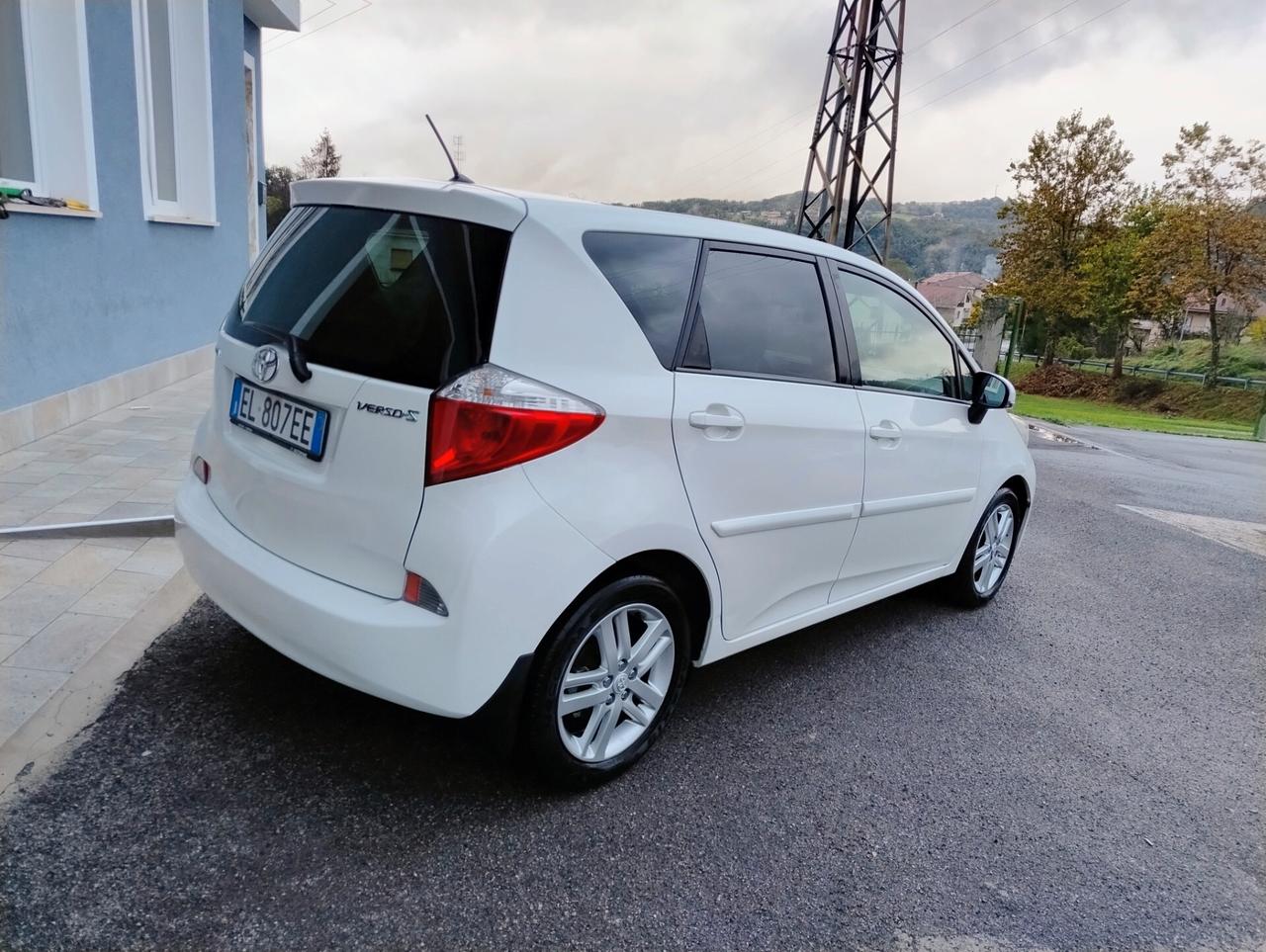 Toyota Verso S 1.3 euro5 89km navi camera full '12