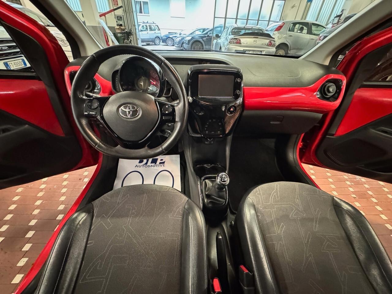 Toyota Aygo 1.0 VVT-i 69 CV 5 porte x-clusiv - CABRIO