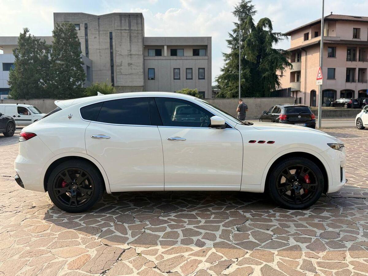 Maserati Levante 3.0 V6 Modena 350cv auto