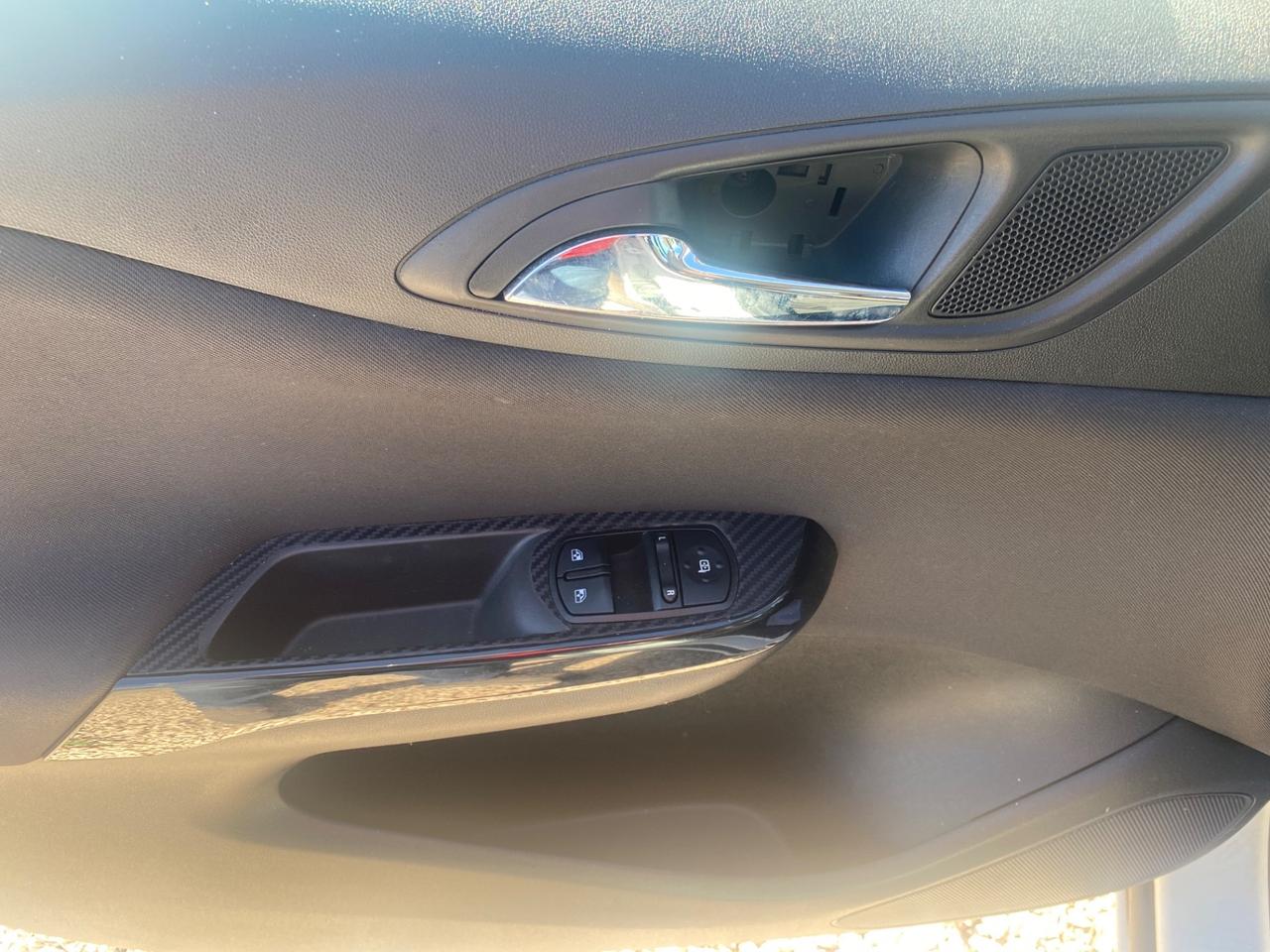 Opel Corsa 1.4 90CV 66 kW GPL Tech 5 porte b-Color
