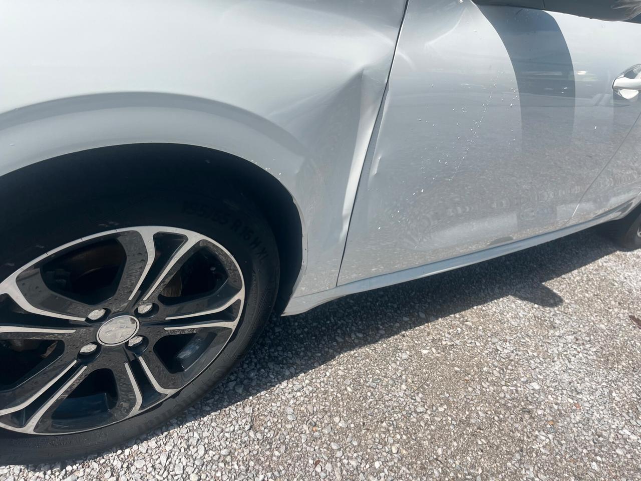 Peugeot 208 PureTech 82 5 porte Allure NEOPATENTATI