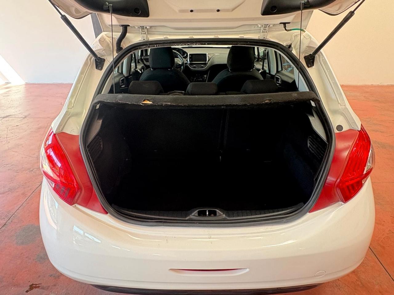 Peugeot 208 Diesel 1.4 HDi CV 68 KW 50 Per NEOPATENTATI Km 191.970 garanzia 12 mesi