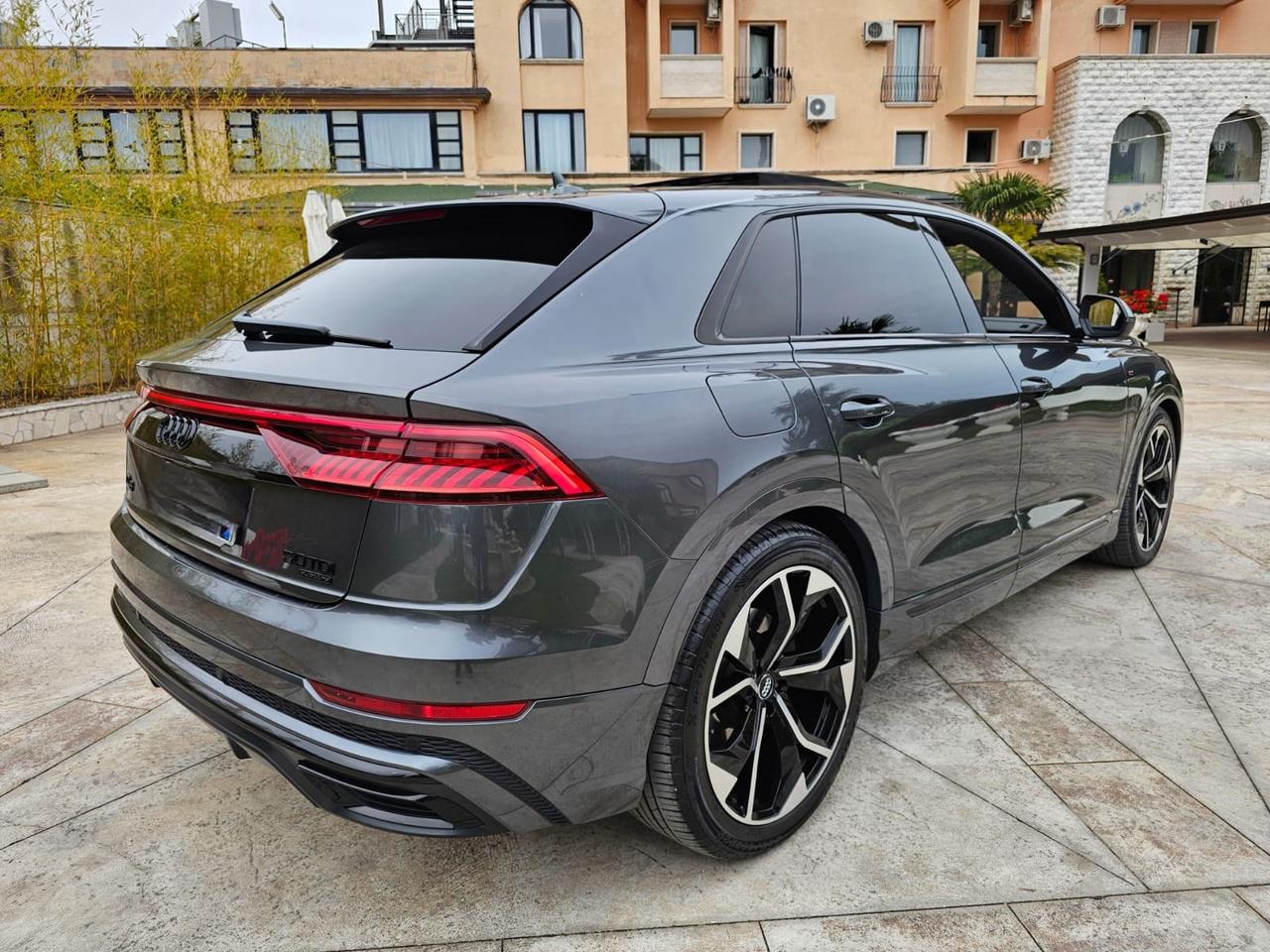Audi Q8 50 TDI SLINE INT EST