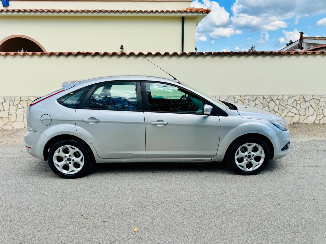 Ford Focus 1.6 (115CV) 5p. Bz.- GPL Titanium