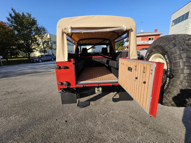 LAND ROVER Defender 110 2.5 Tdi cat S.W. County