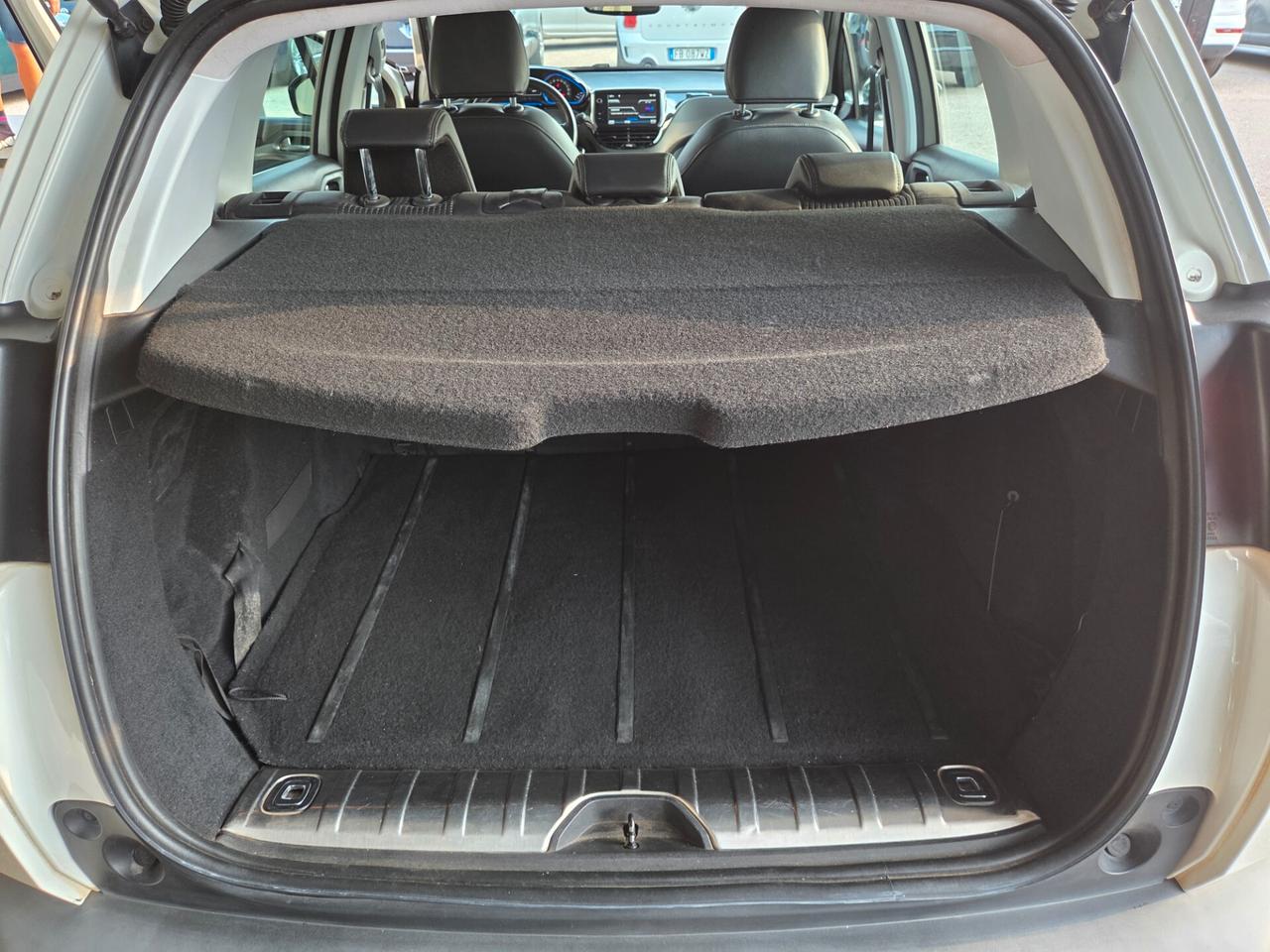 Peugeot 2008 1.6 e-HDi 115 CV Stop&Start Allure