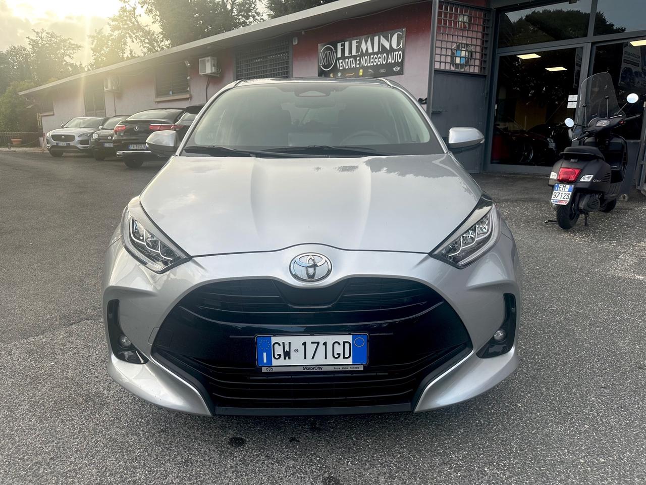 Toyota Yaris 1.5 Hybrid 5 porte Trend 2500 km! Full optional Nessun obbligo finanziario Permute