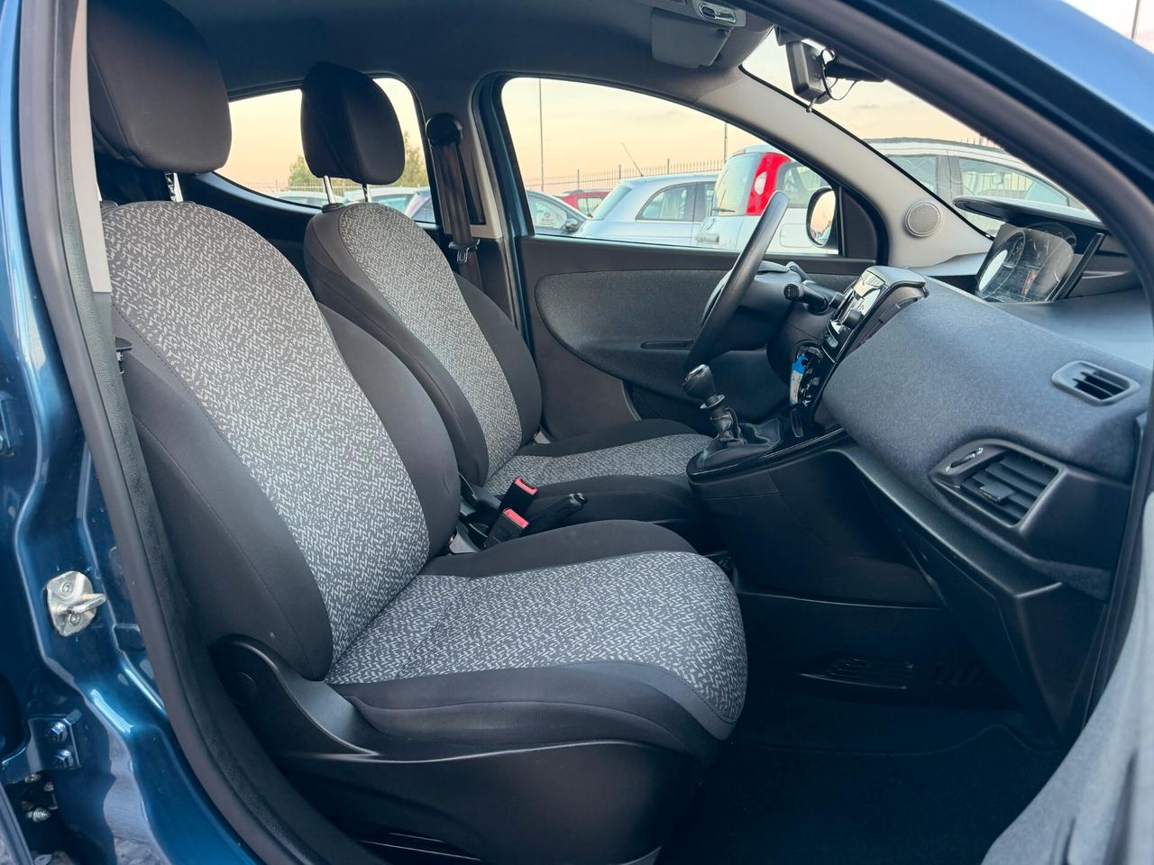 Lancia Ypsilon 1.0 FireFly 5 porte S&S Hybrid Gold Plus