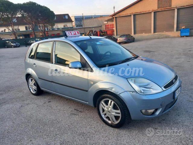 FORD Fiesta 1.2i 16V cat 5 porte Zetec