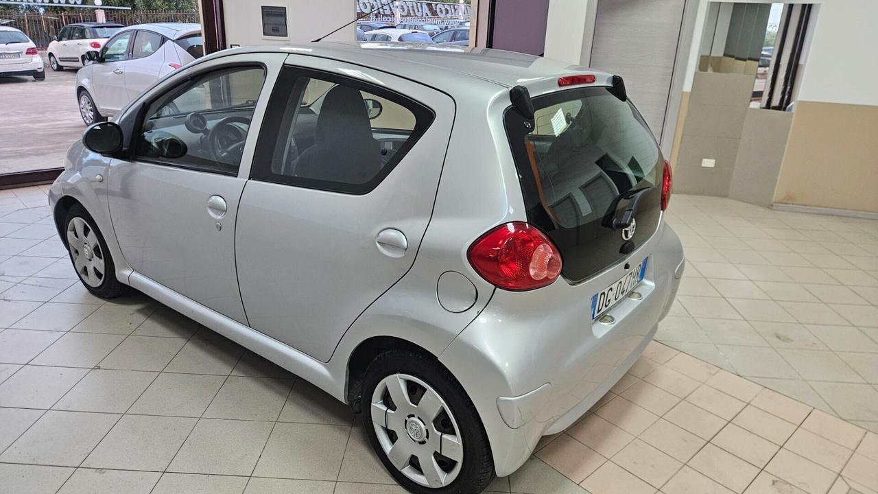 Toyota Aygo 1.0 12V VVT-i 5 porte Sol