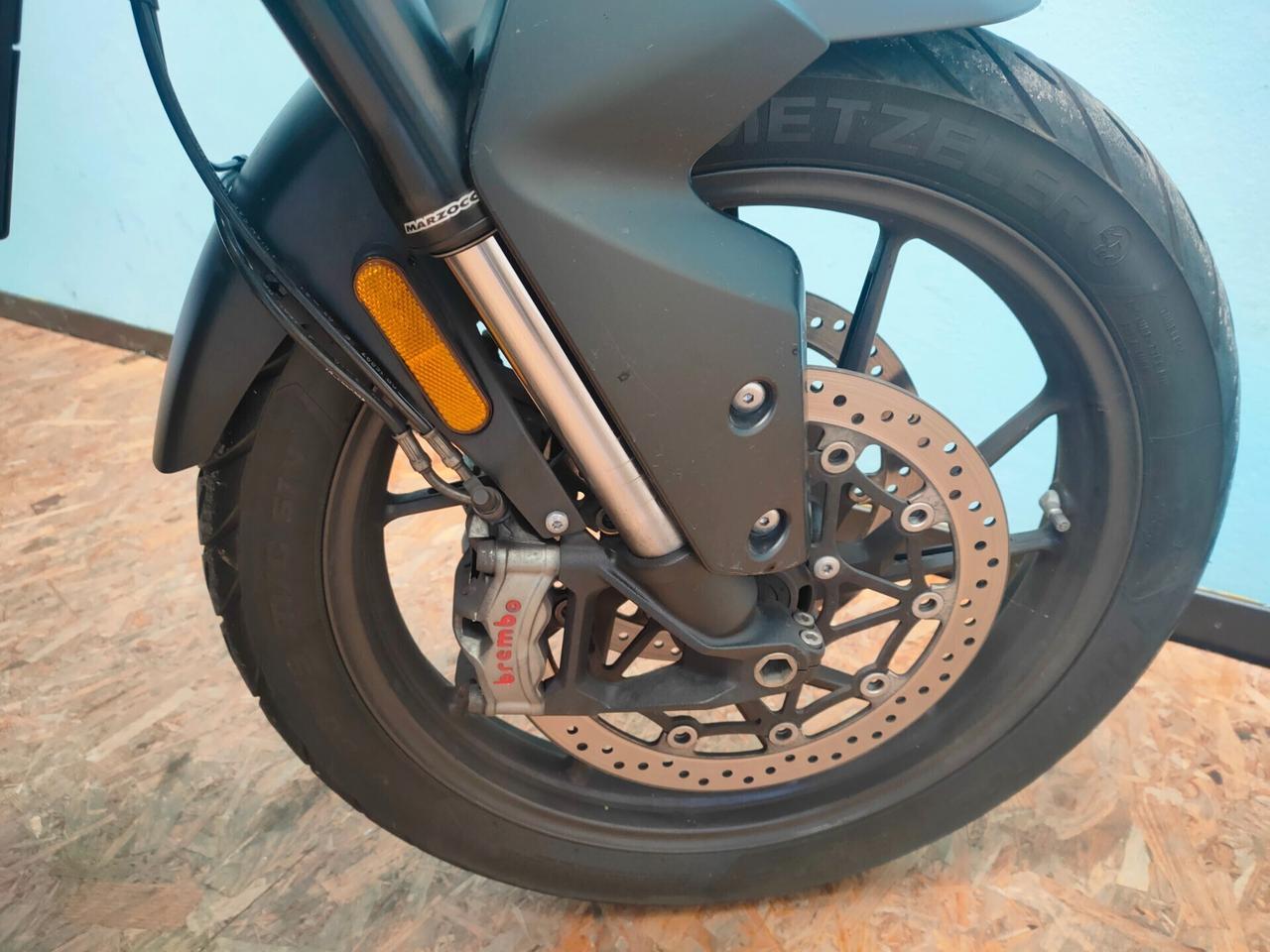 Triumph Tiger 900 GT PRO con tris borse originali