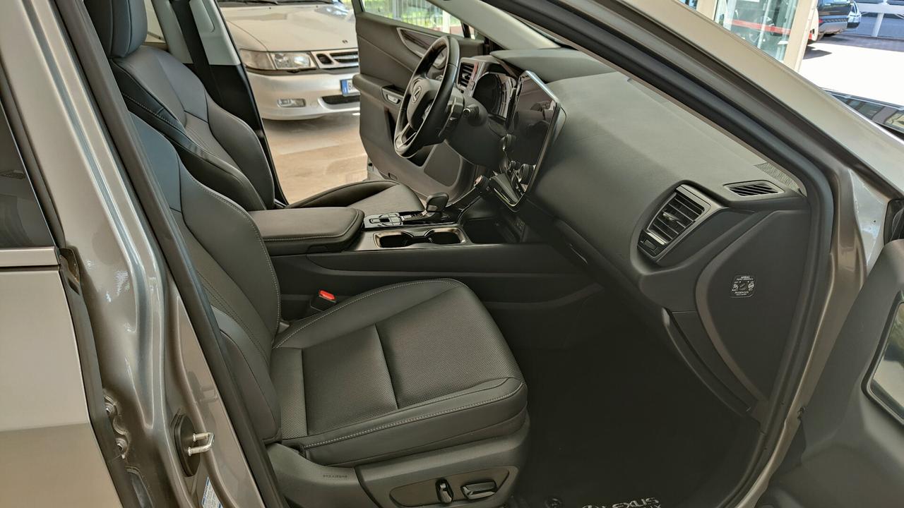 Lexus NX 450h+ Plug-in 4WD Luxury 10500 KM