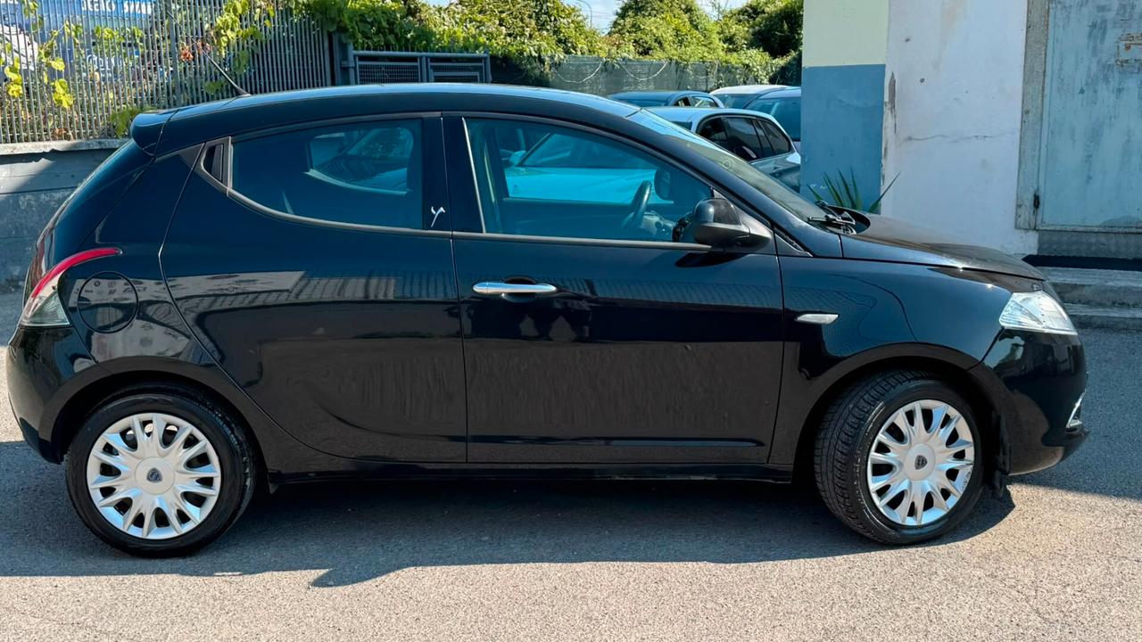 Lancia Ypsilon 1.2 69 CV 5 porte S&S Platinum